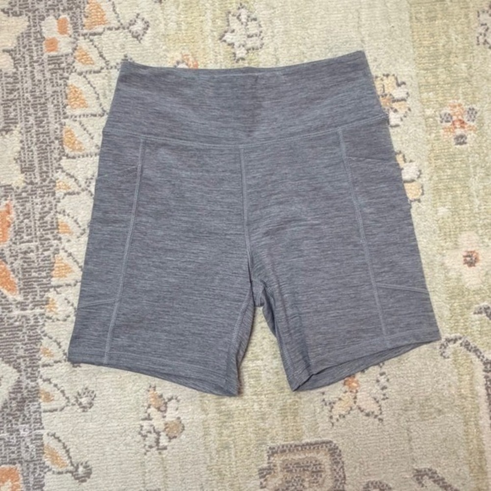 NWT American Eagle Outfitters Light Gray Pocket Bike Shorts